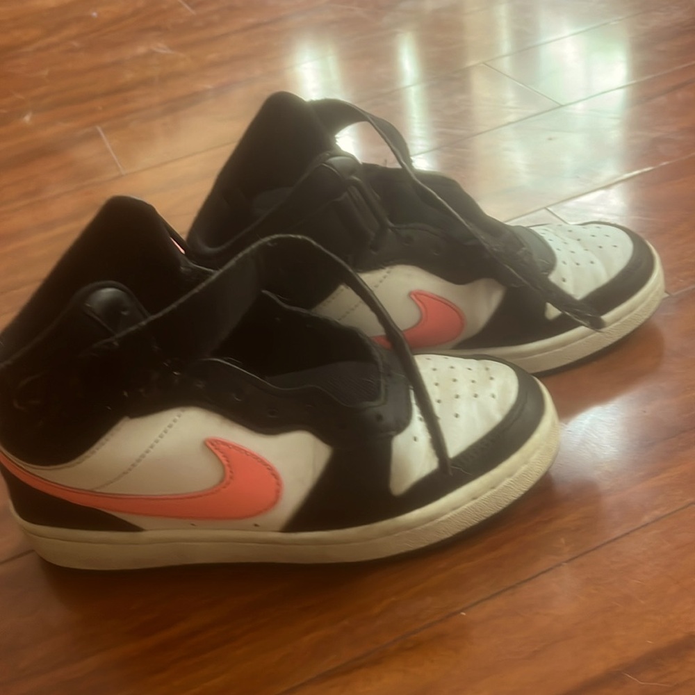 The NIKE shoes are a size 4 there pink and black and a little dirty